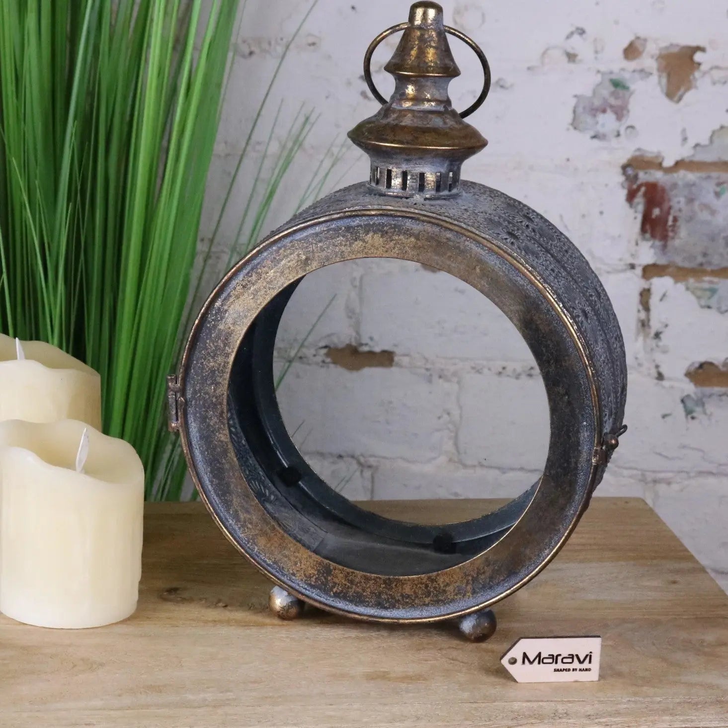 Devra Vintage Style Round Lantern