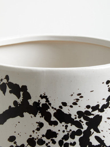 Sorrell Black and White Large Planter