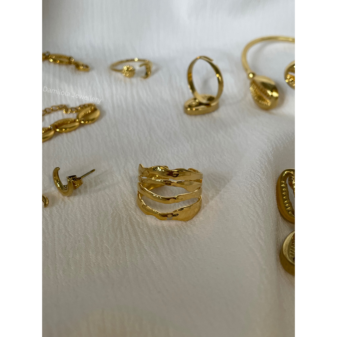 Textured Waved ‘Yemoya’ Ring - gold/silver