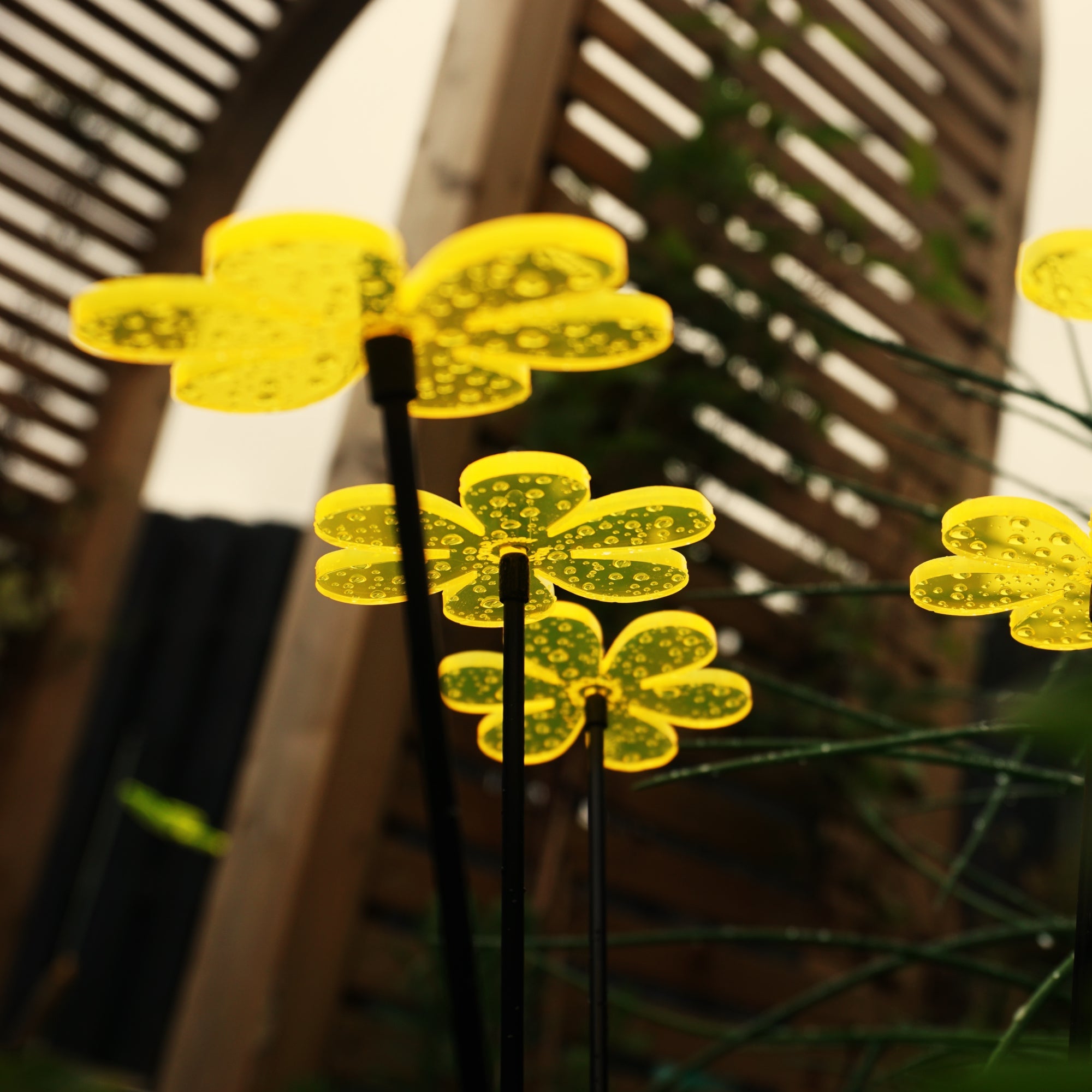 Small Garden Décor Ornaments Set of 5 'Daisy'