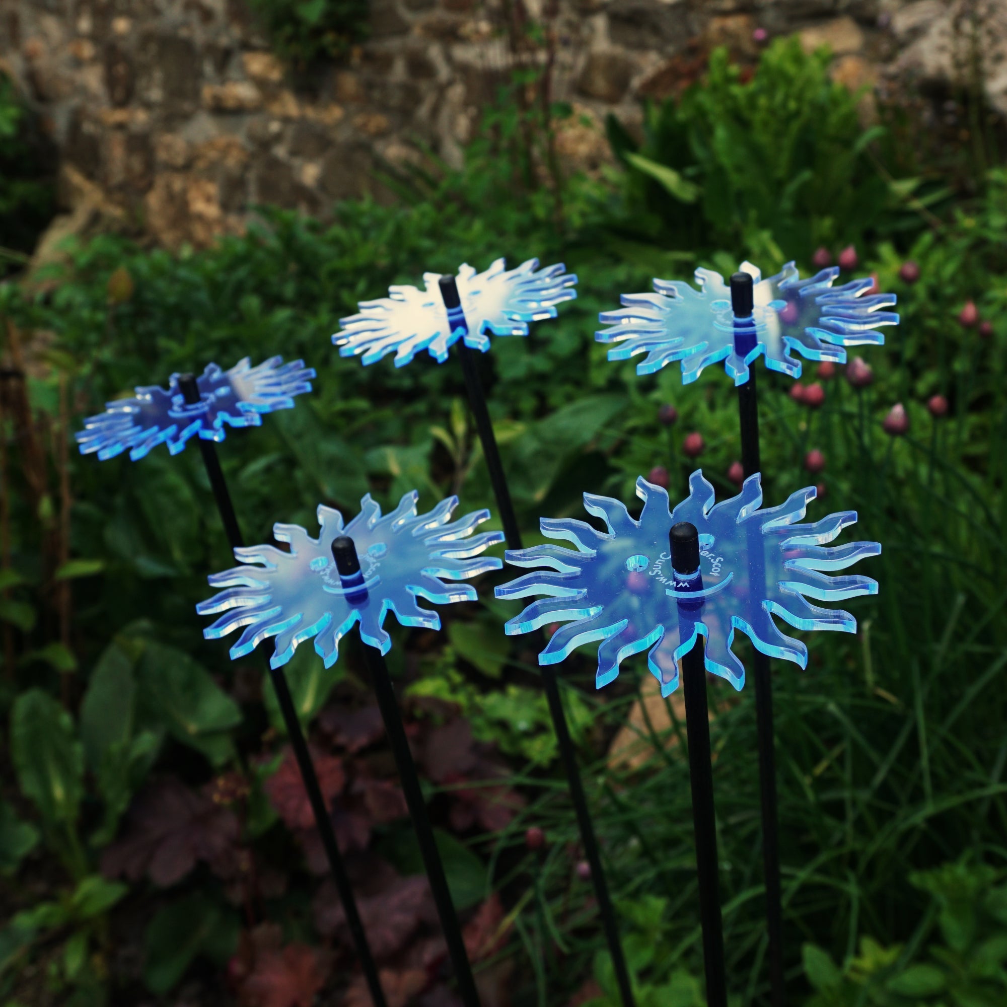 Garden Décor Ornaments Set of 5 'Smiling Suns'
