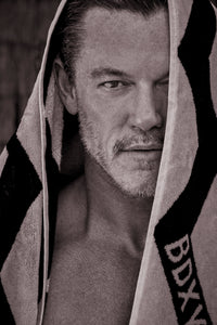 The Wrap Towel | Mirrorzag Black