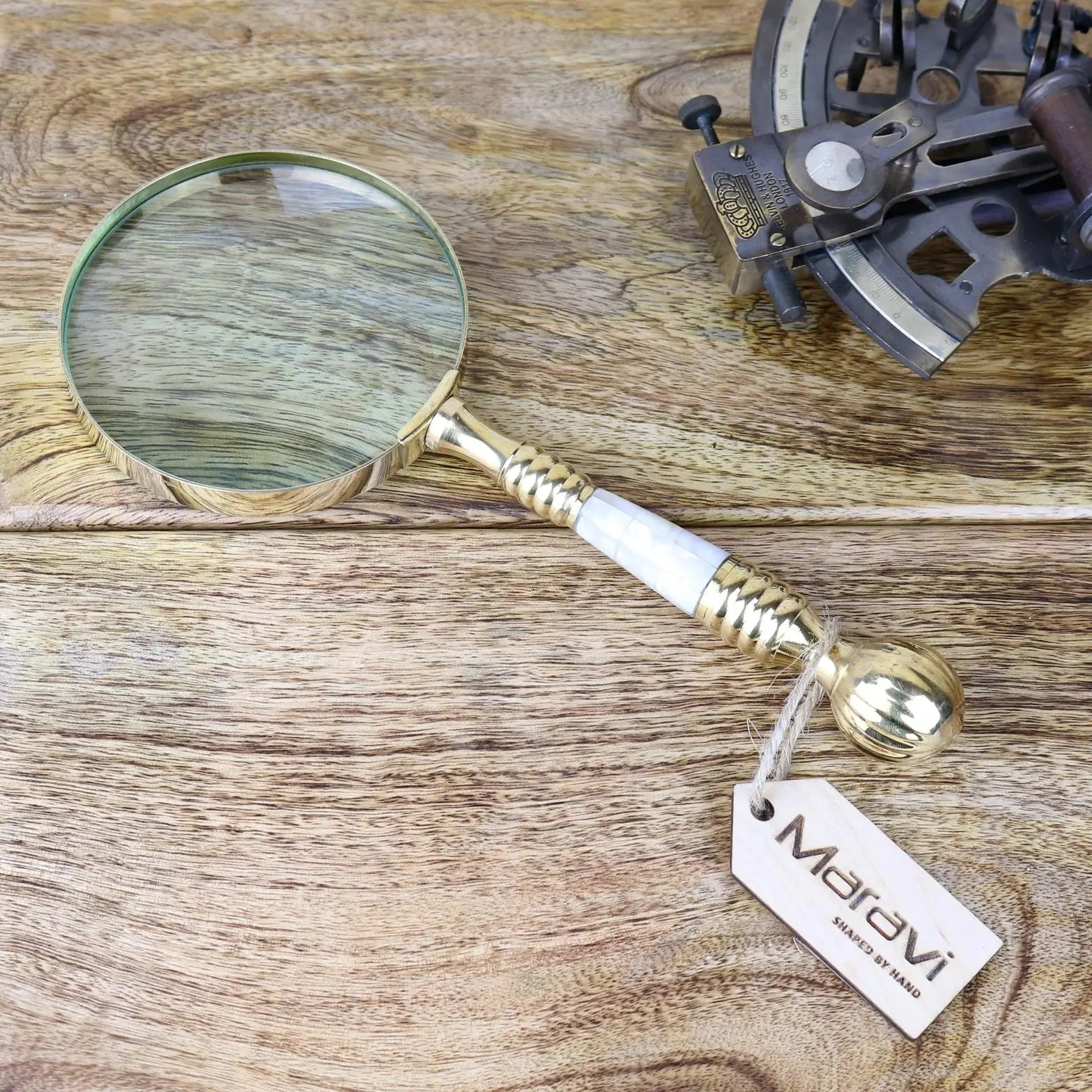 Barauna Reading Magnifying Glass 10cm Mother of Pearl Brass Handle