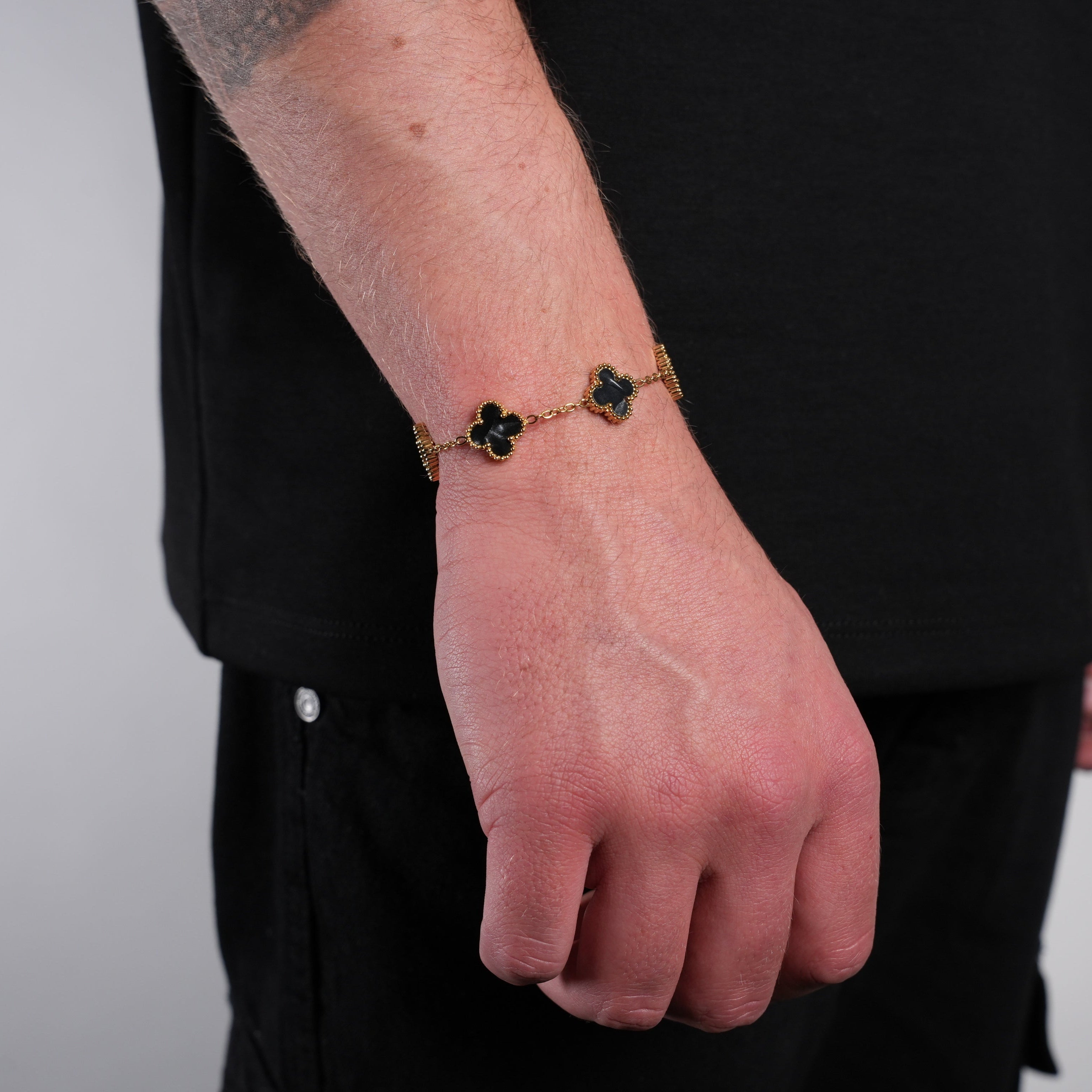 Gold Pearl Clover Bracelet (Black)