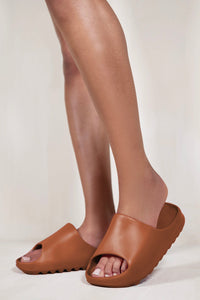 KOURTNEY SLIDERS WITH RUBBER SOLE IN CHOCOLATE BROWN