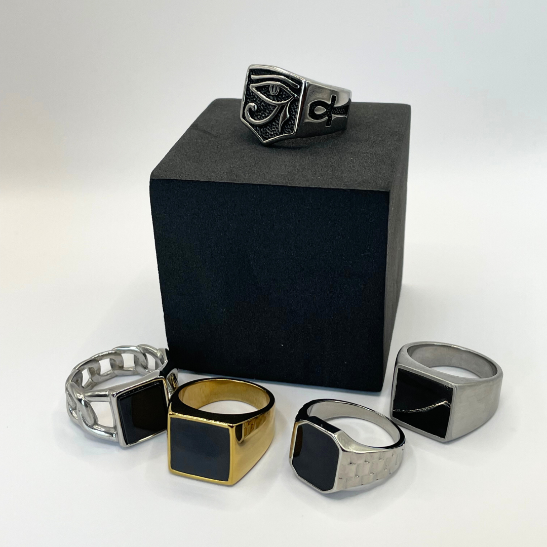 Gold ‘King Noir’ Onyx Men’s Ring