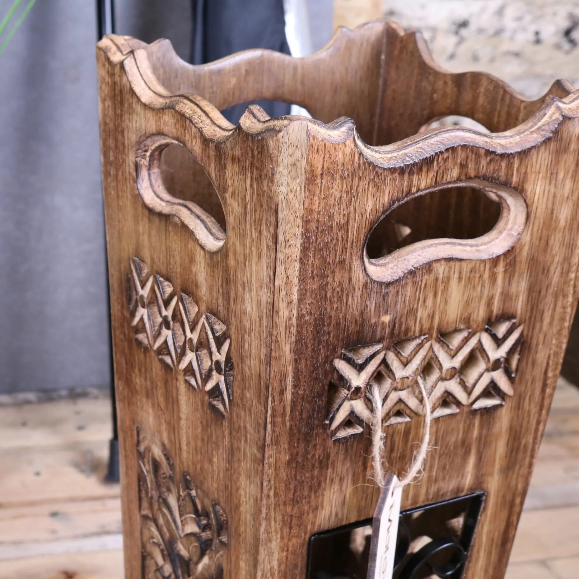 Gangotri Wooden Umbrella Stand Mango Wood Leaf Jali Design