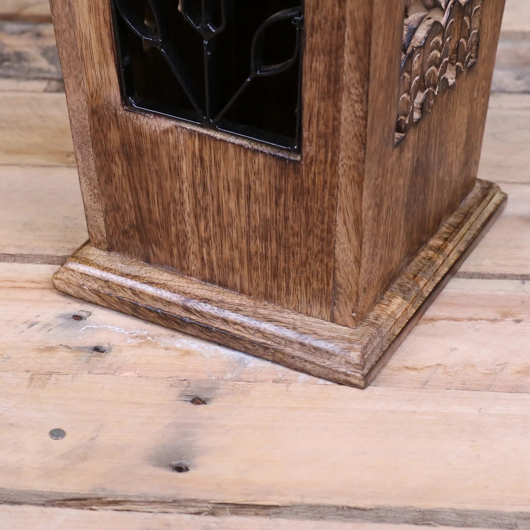 Gangotri Wooden Umbrella Stand Mango Wood Leaf Jali Design