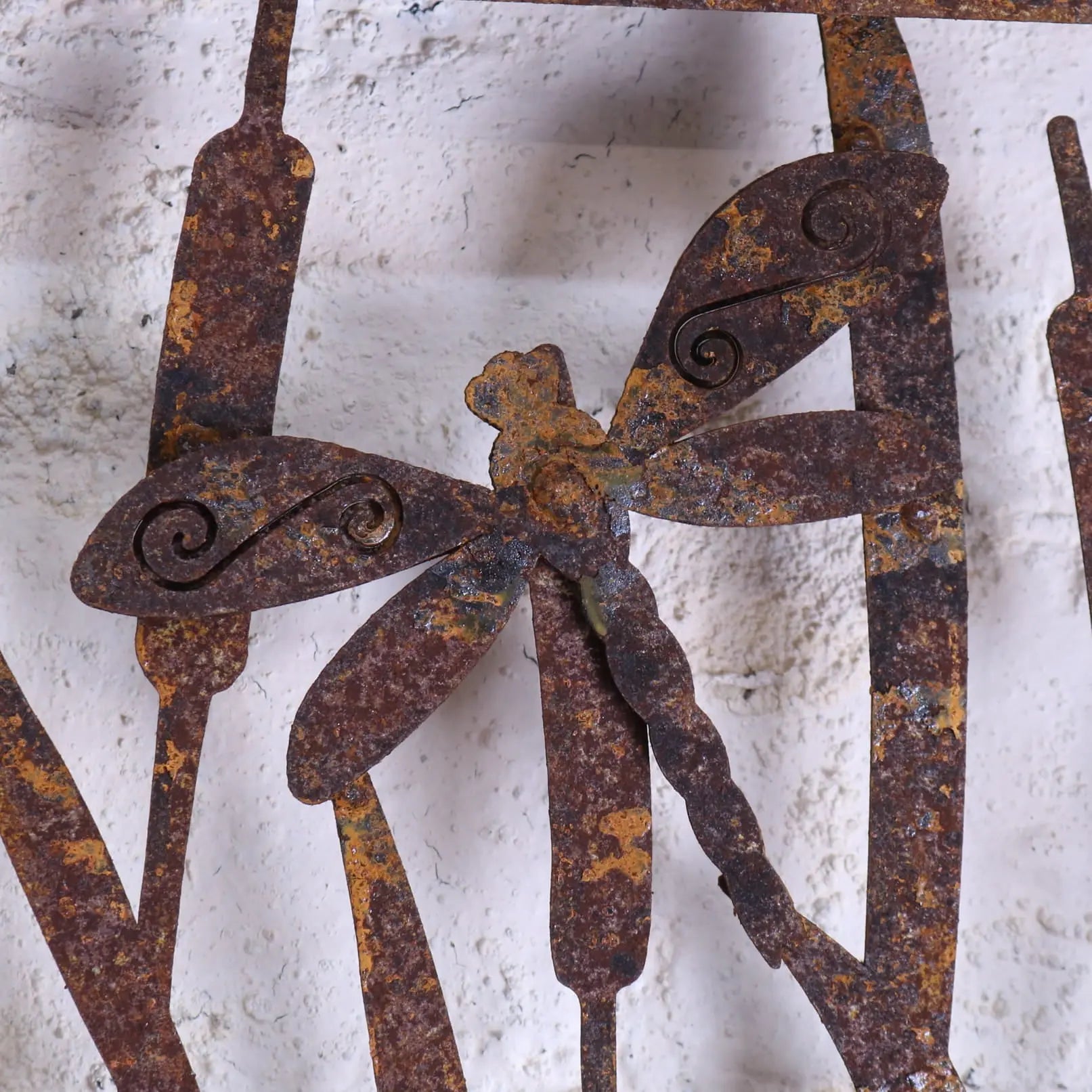Alibag Rustic Metal Garden Wall Art for Nature-Inspired Outdoor Décor
