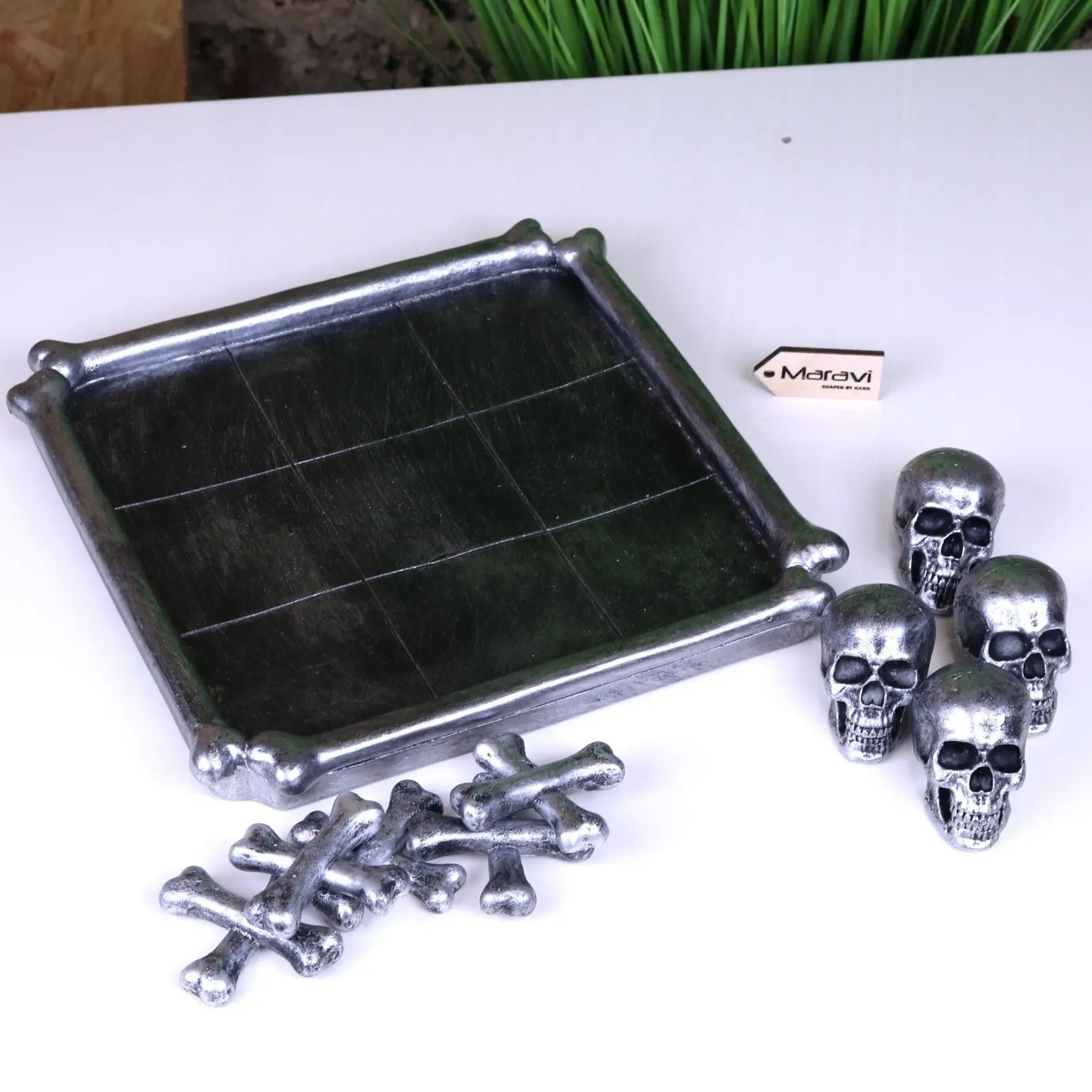 Skull and Crossbones Game Tic Tac Toe