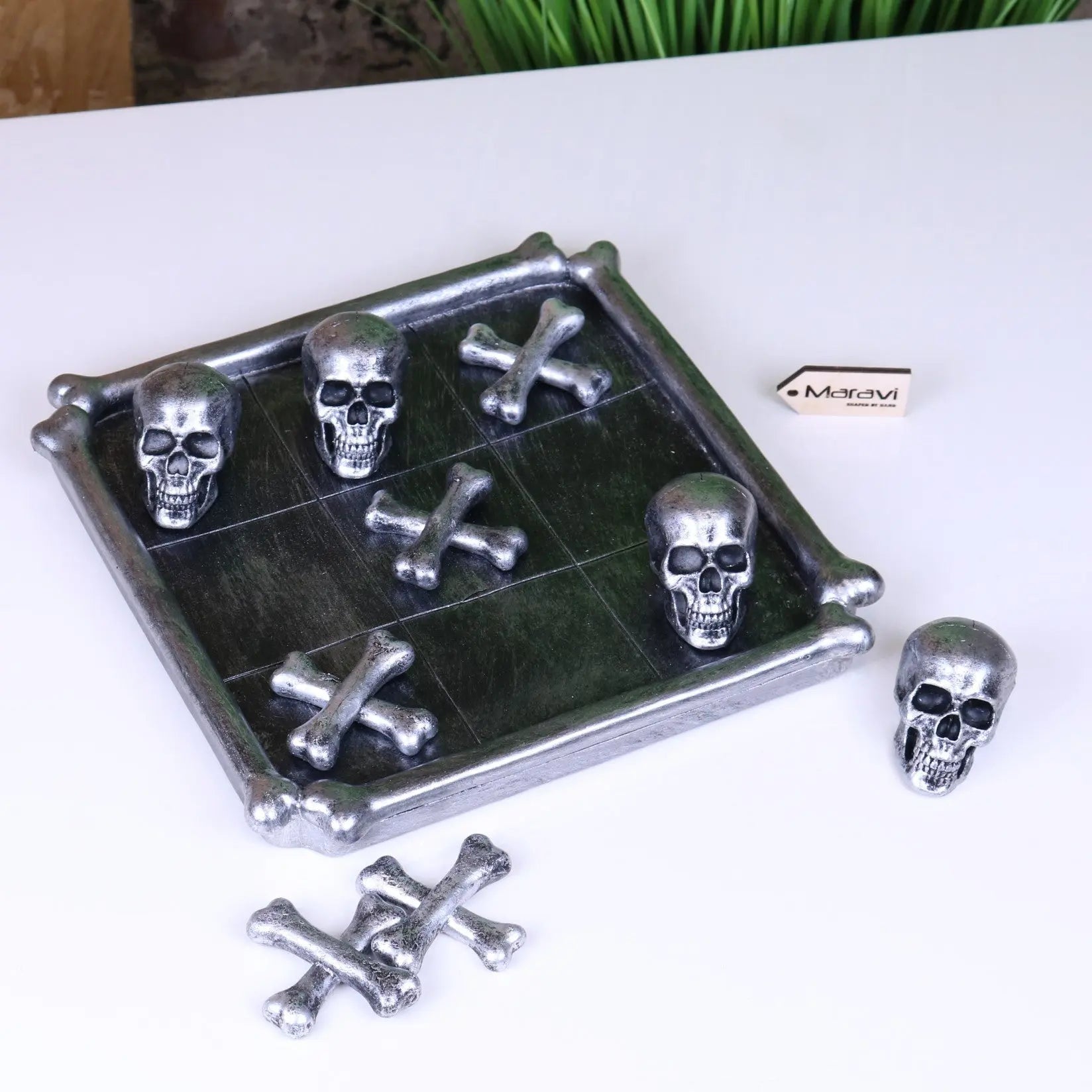 Skull and Crossbones Game Tic Tac Toe