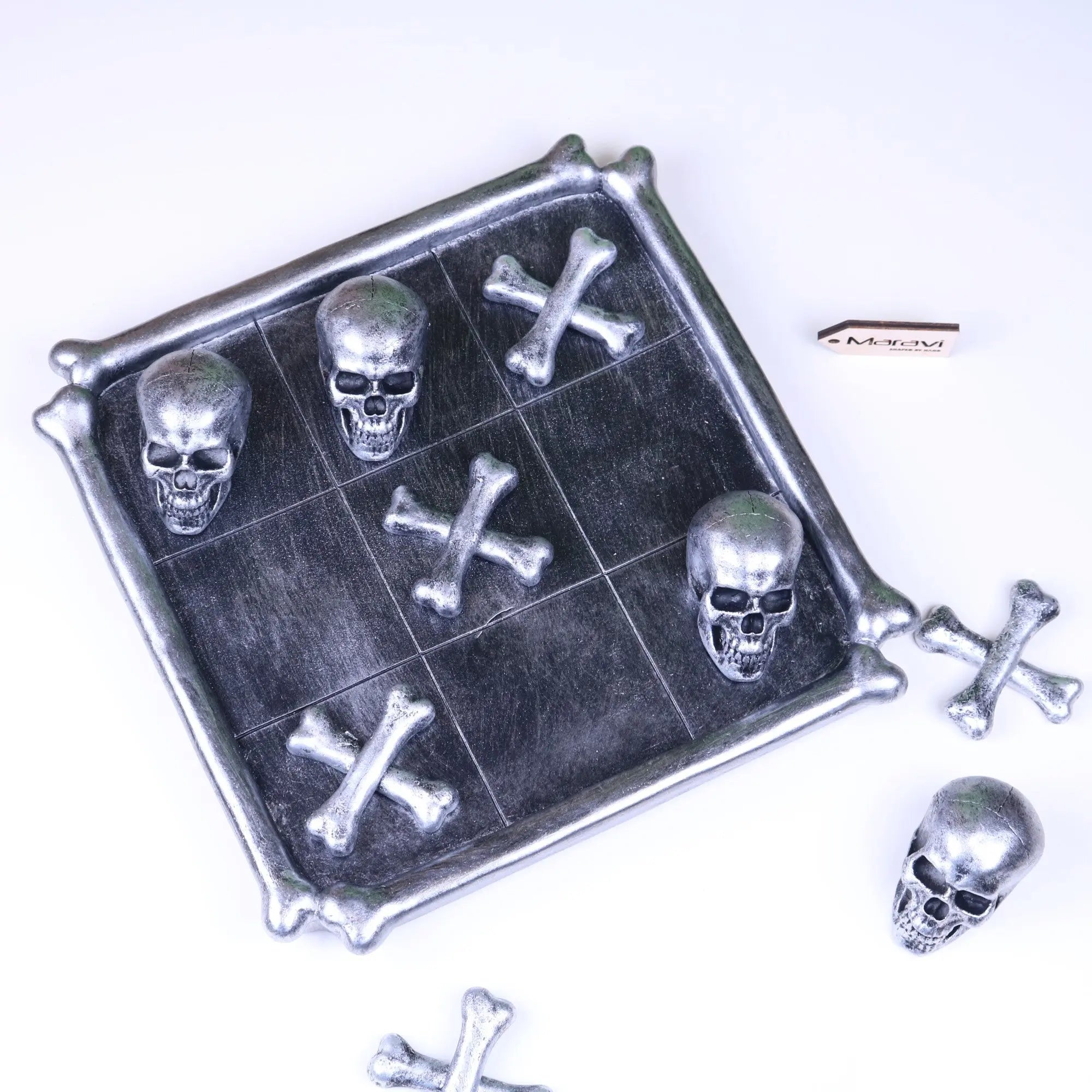 Skull and Crossbones Game Tic Tac Toe