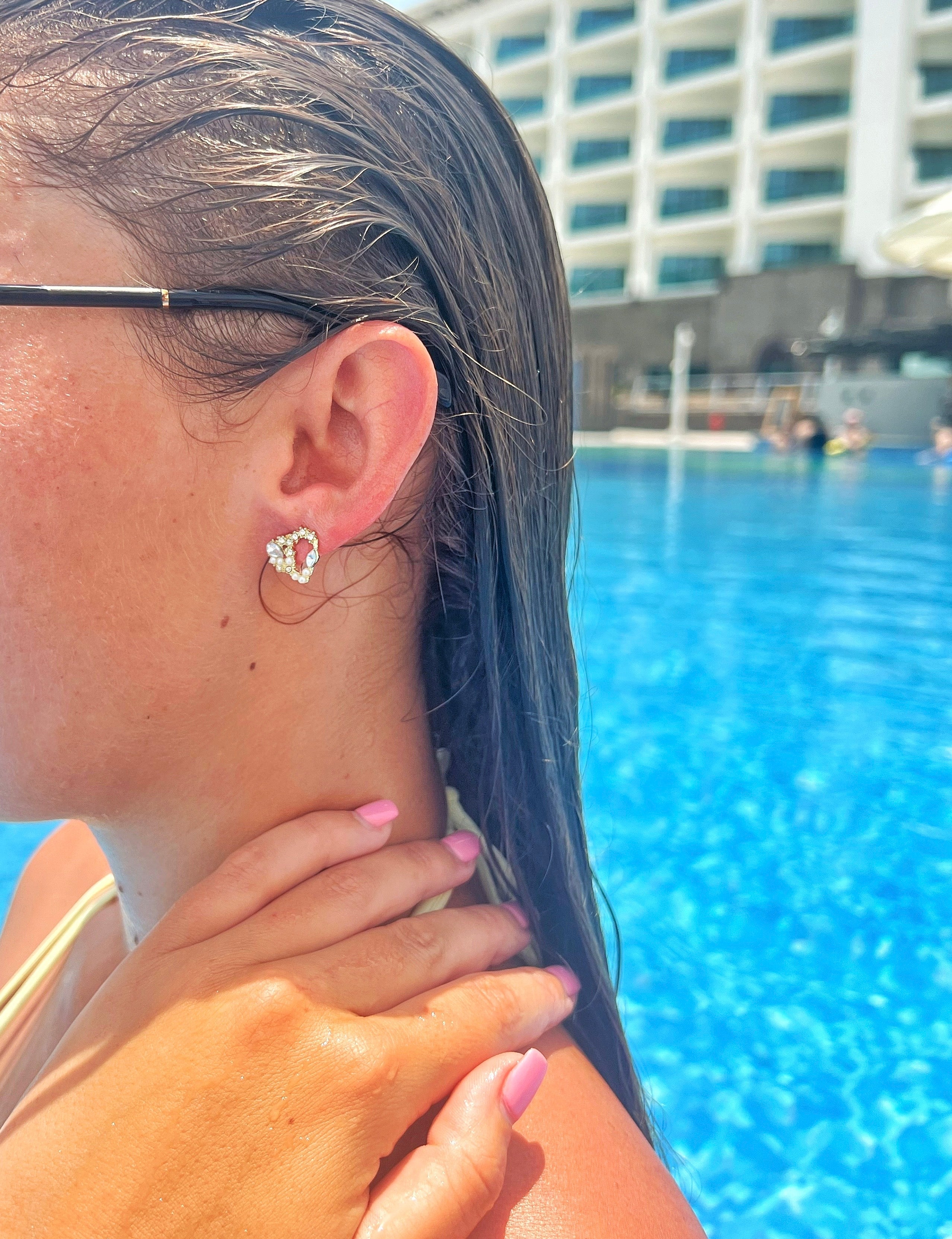 Ariana Jewelled Wreath Heart Studs