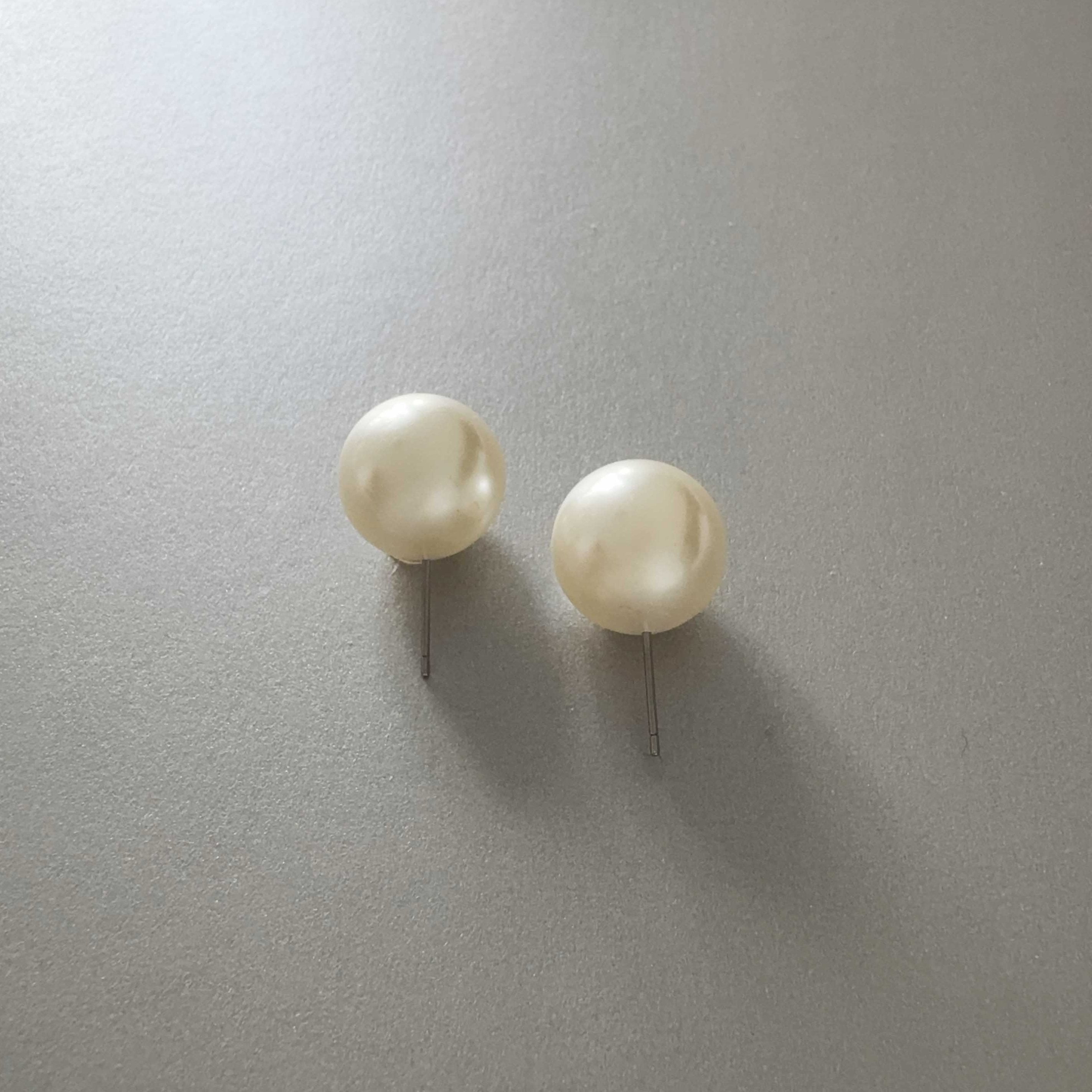 Feya Faux Pearl Stud Earrings