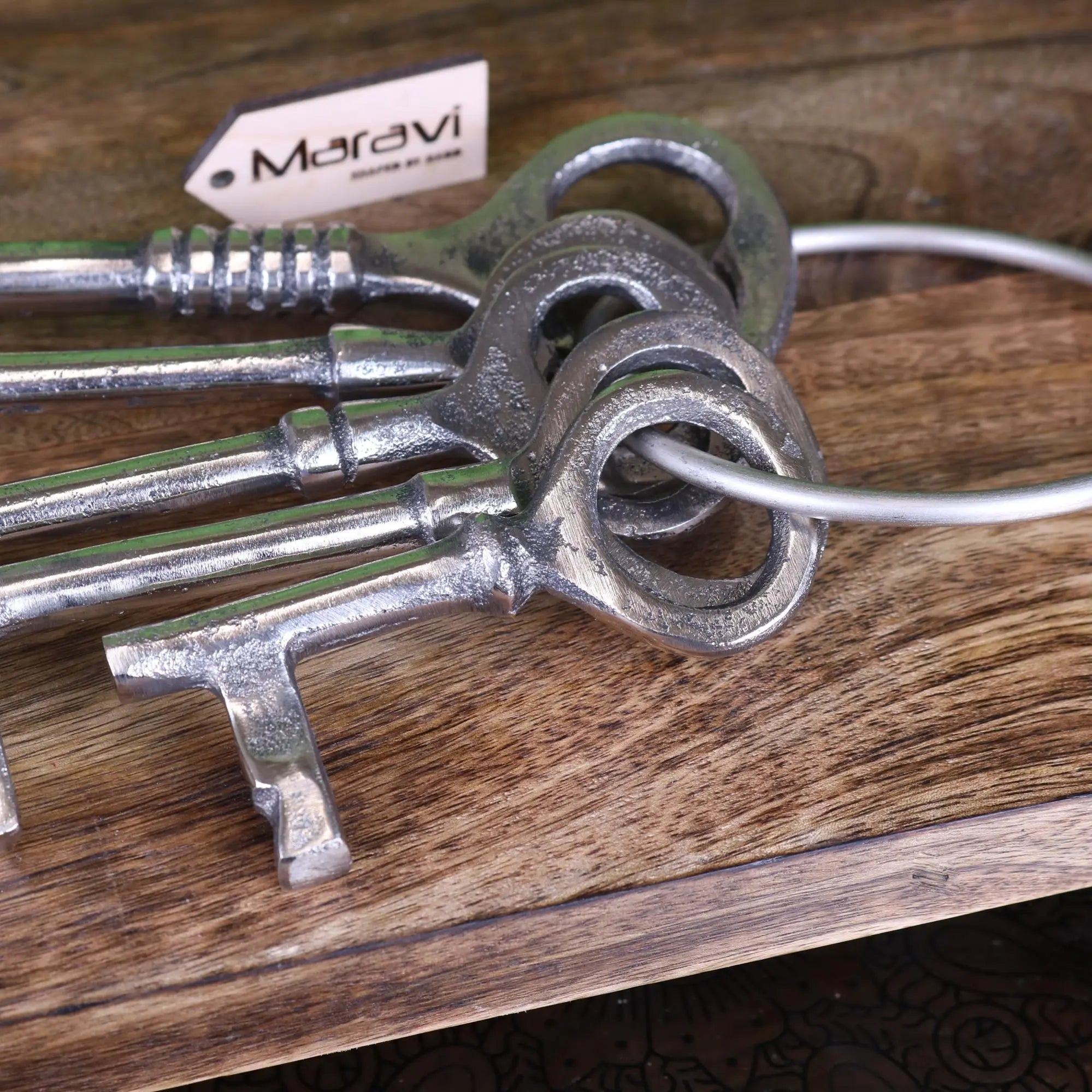 Dubha Vintage Bunch of Keys Ornament for Elegant Home Décor