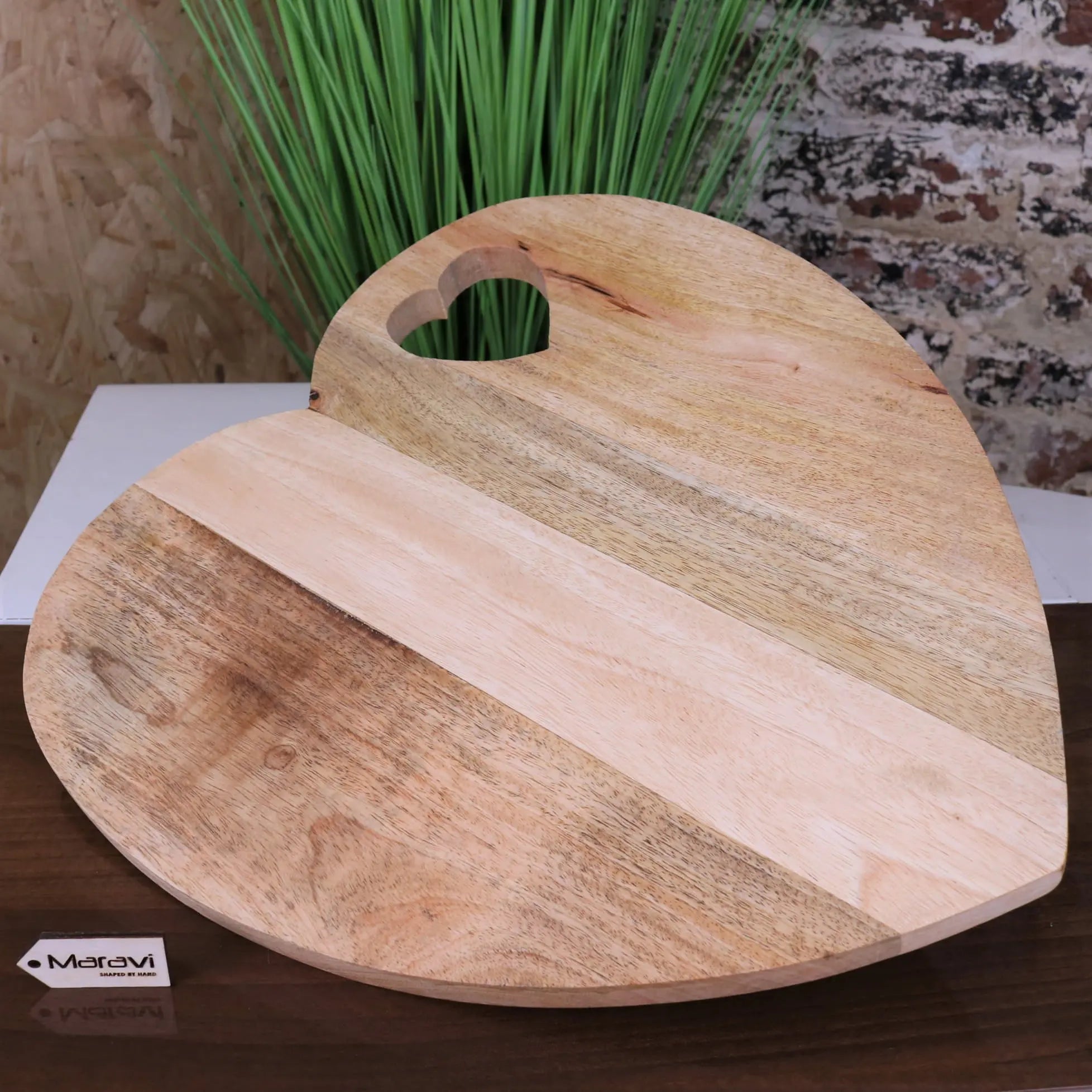 Dili Heart-Shaped Mango Wood Chopping Board 40cm
