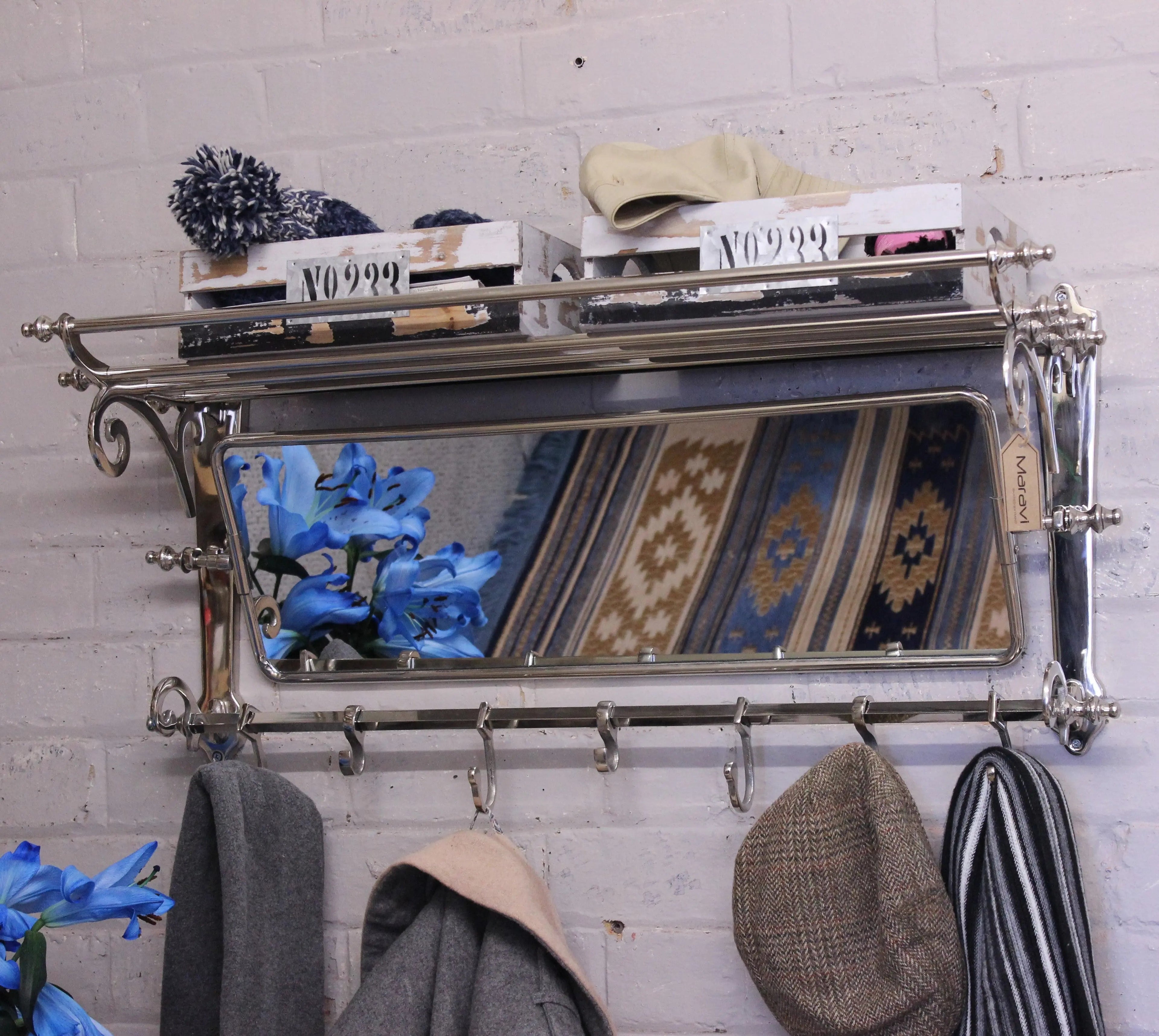 Lohit Vintage-Style Antique Luggage Rack with Mirror for Elegant Entryways