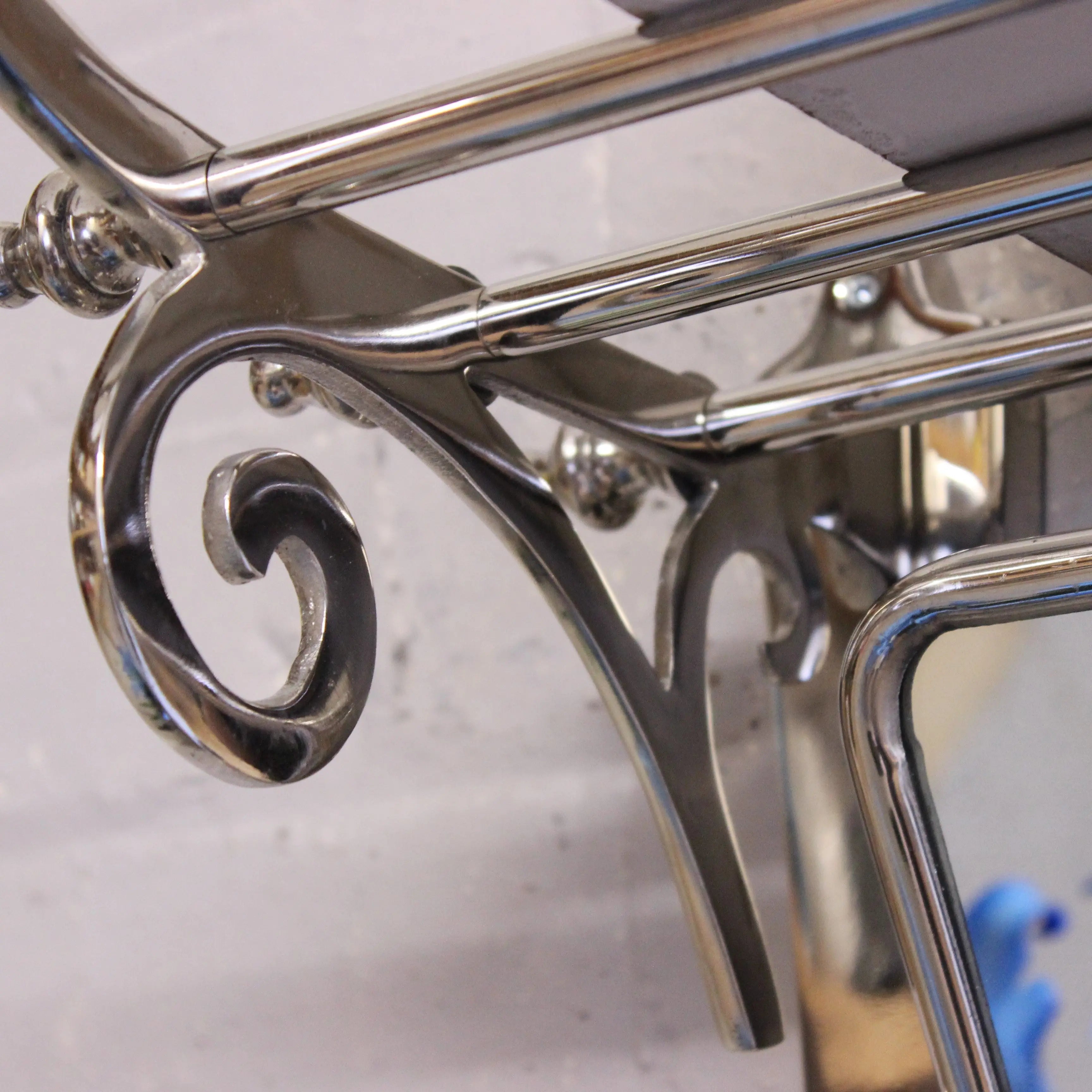 Lohit Vintage-Style Antique Luggage Rack with Mirror for Elegant Entryways