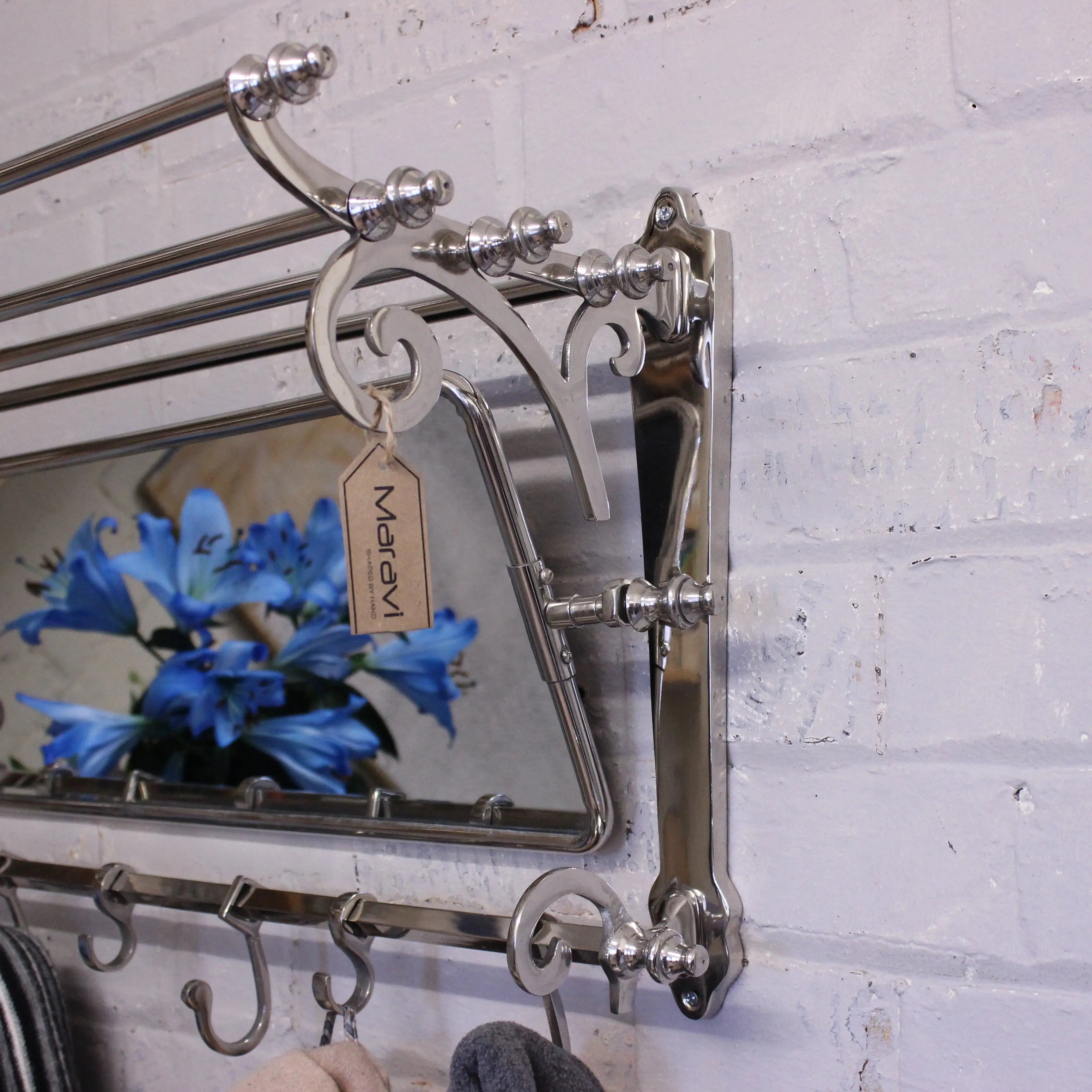Lohit Vintage-Style Antique Luggage Rack with Mirror for Elegant Entryways