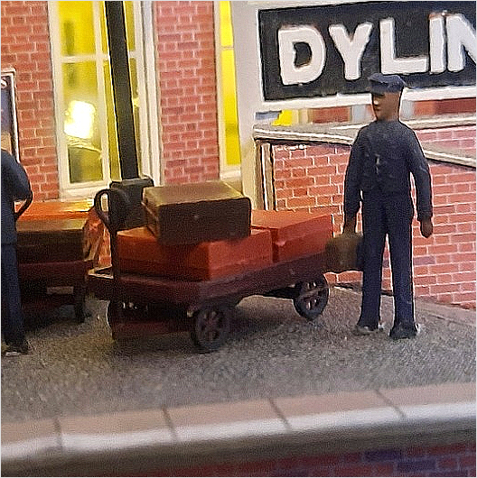 OO Scale | Ready to Paint | Porter Luggage Trolley - Style 2 (2 pack)