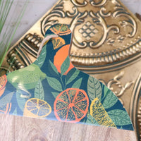 Saitras 48cm Round Enamel Citrus Chopping Board in Green