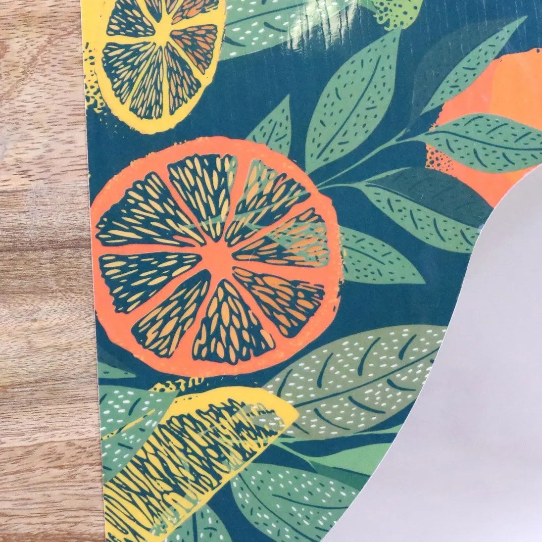 Saitras 48cm Round Enamel Citrus Chopping Board in Green