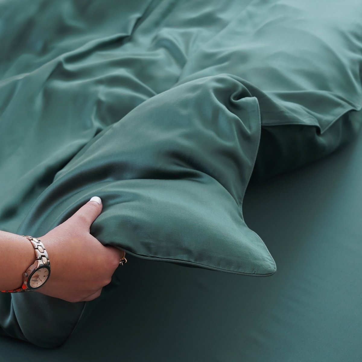 Ackly Bamboo Royal Green Duvet Cover – Luxurious Comfort Redefined