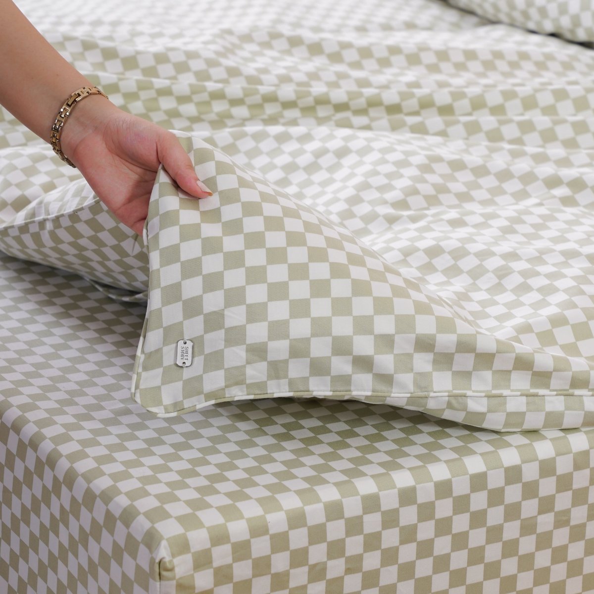 Ackly Bamboo Sage Green Checkerboard Duvet Cover - Luxurious Comfort and Timeless Elegance