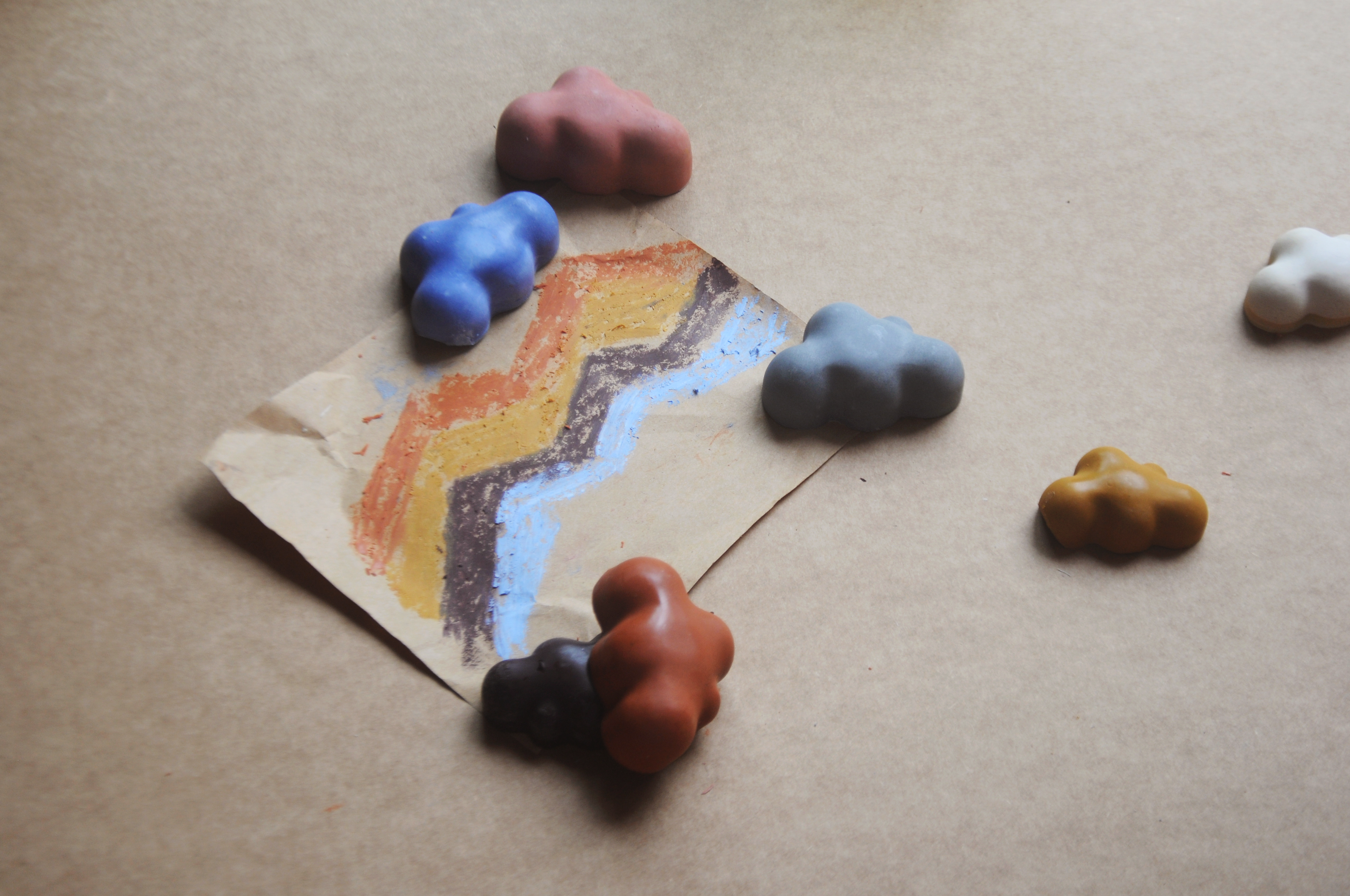 All-Natural & Non-Toxic Fluffy Cloud-Shaped Jumbo Beeswax Crayons – Set of 5 in a Tin