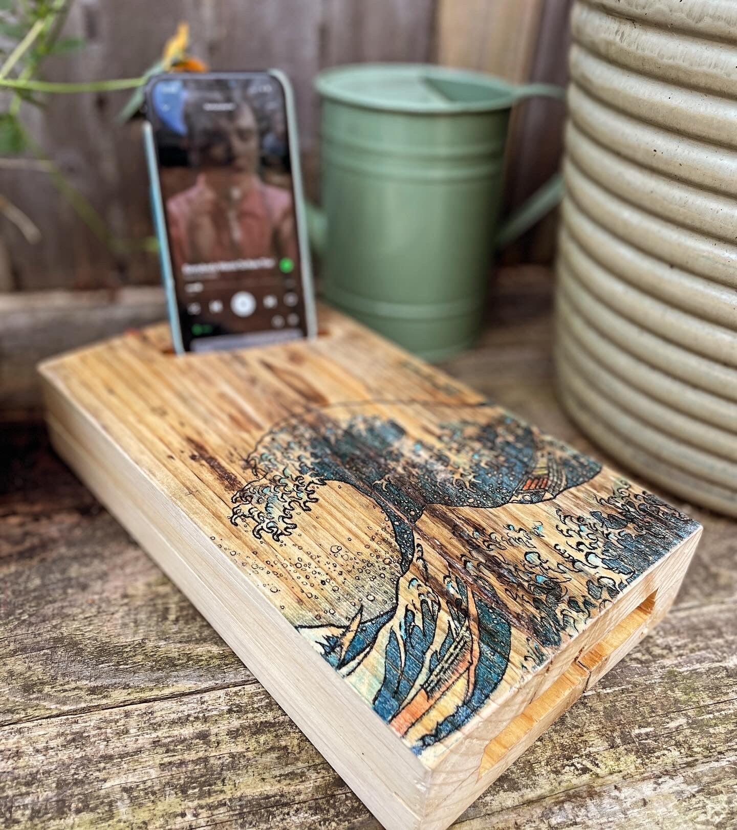 Colour Artwork: the 'Laid Back' Acoustic Speaker