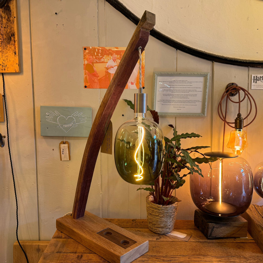 Elegant Curve Stave Table Lamp