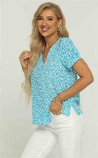 Short Sleeve Buttoned Blouse Top In Blue & White Flora Print