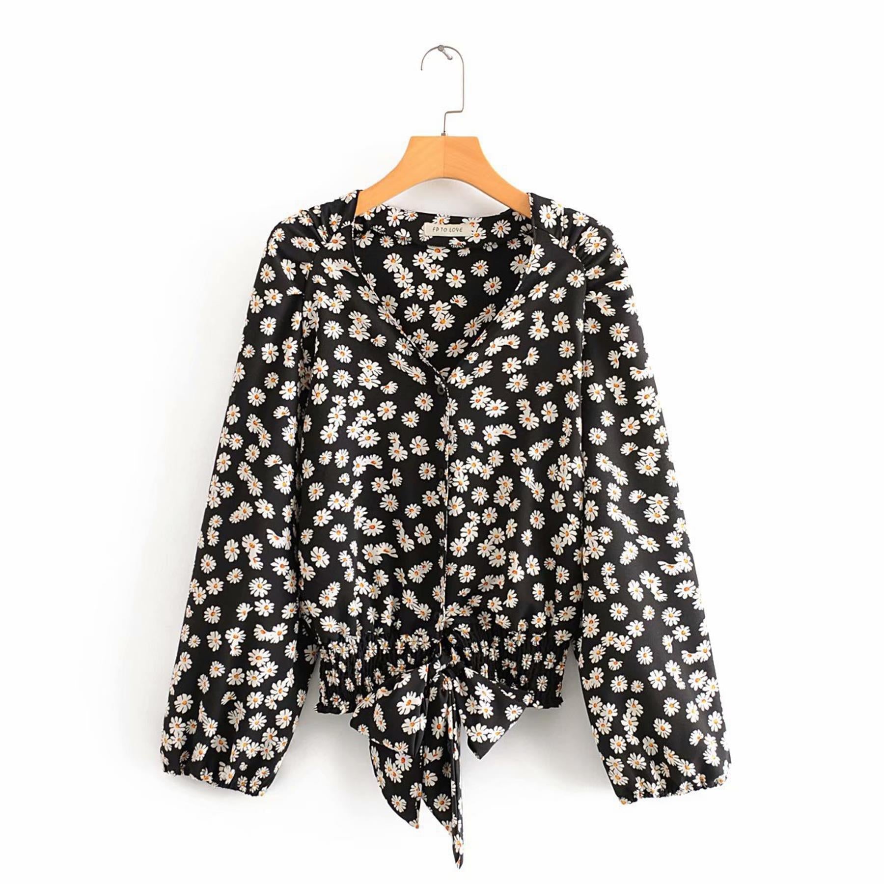 Long Sleeves Cropped Daisy Floral Print Blouse In Black