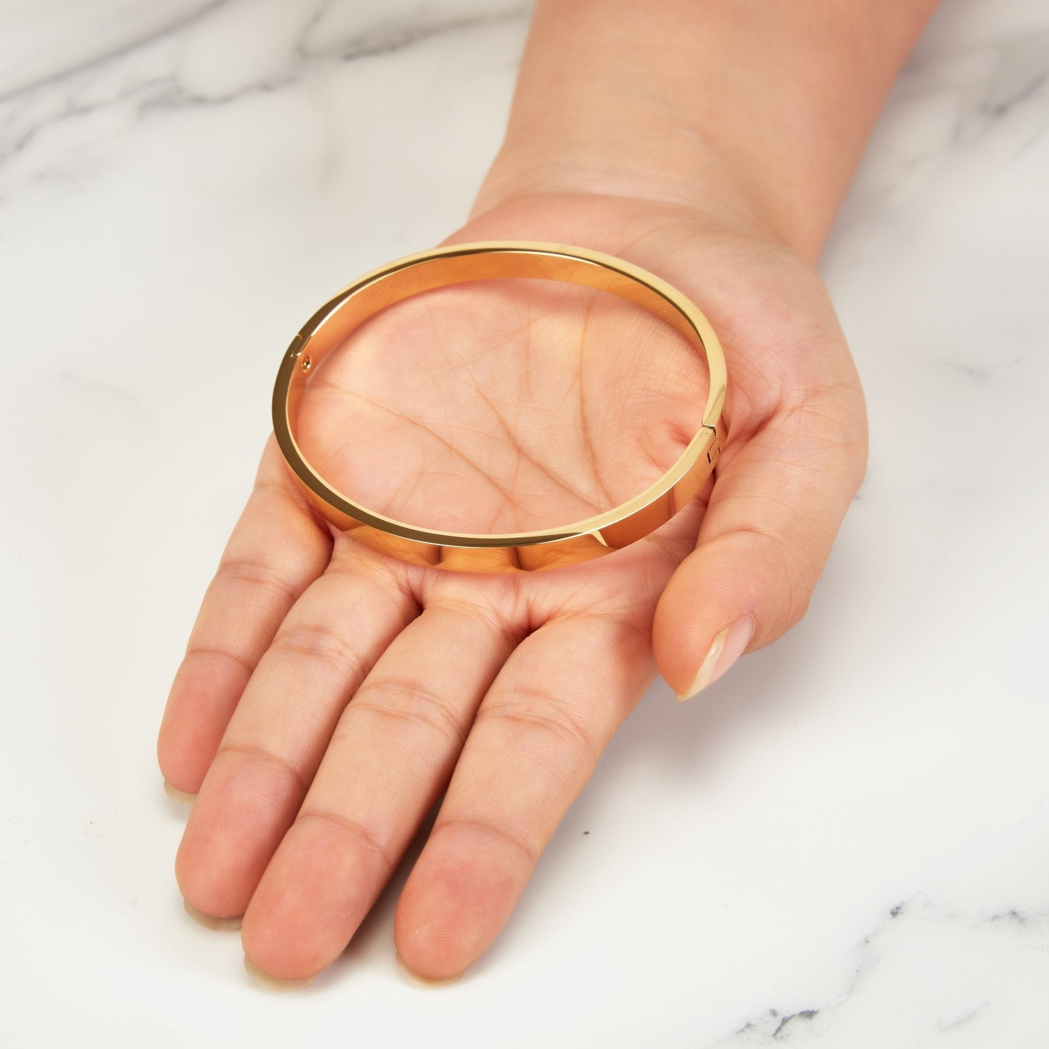 Gold Plated Stainless Steel Polished Bangle (7 Inch)