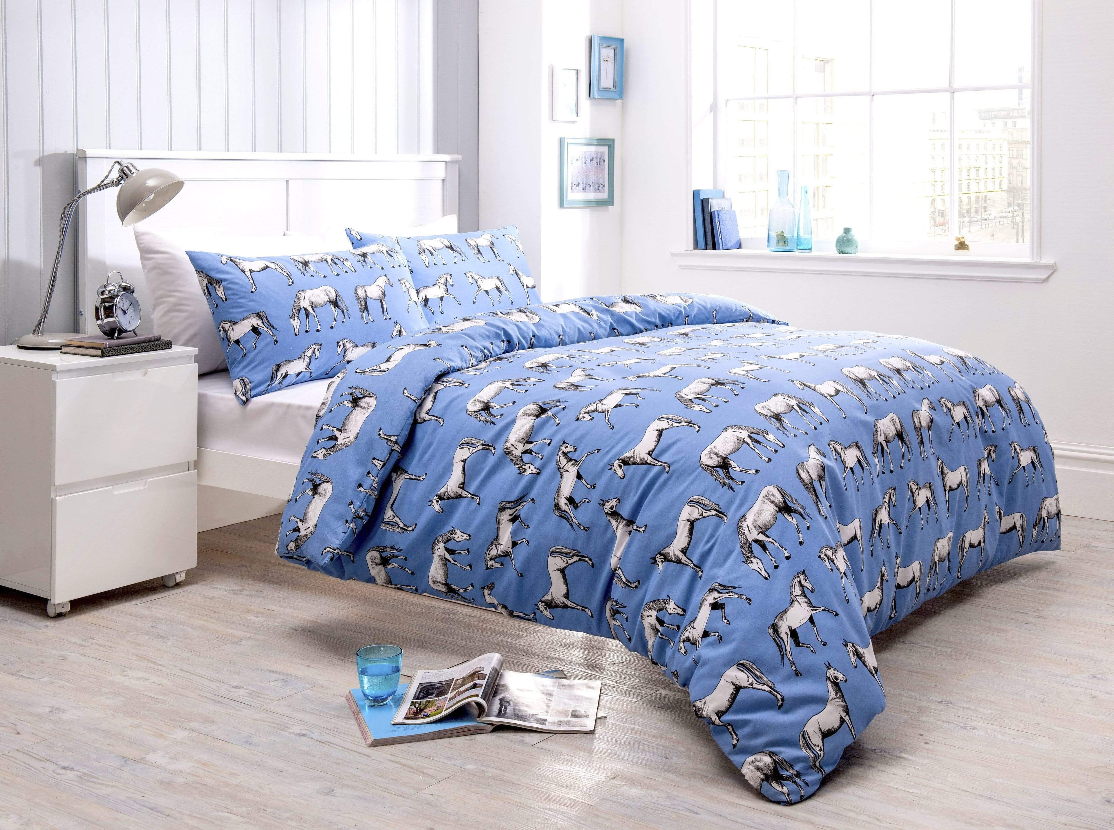 Horses Design Cotton Rich Duvet Set with Bold Colours and Luxurious Comfort Elegant Breathable Durable Bedding with Pillow Cases Available in Single and Double Sizes by OLIVIA ROCCO