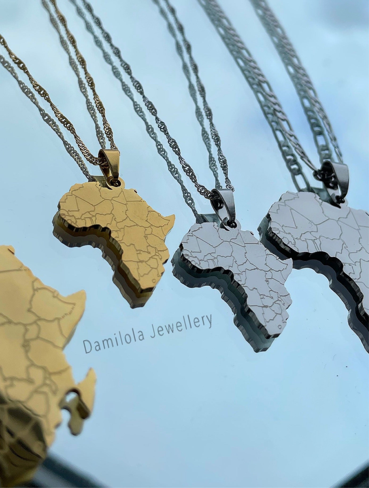 Small Africa Necklace ‘Isokan’  - Gold/Silver