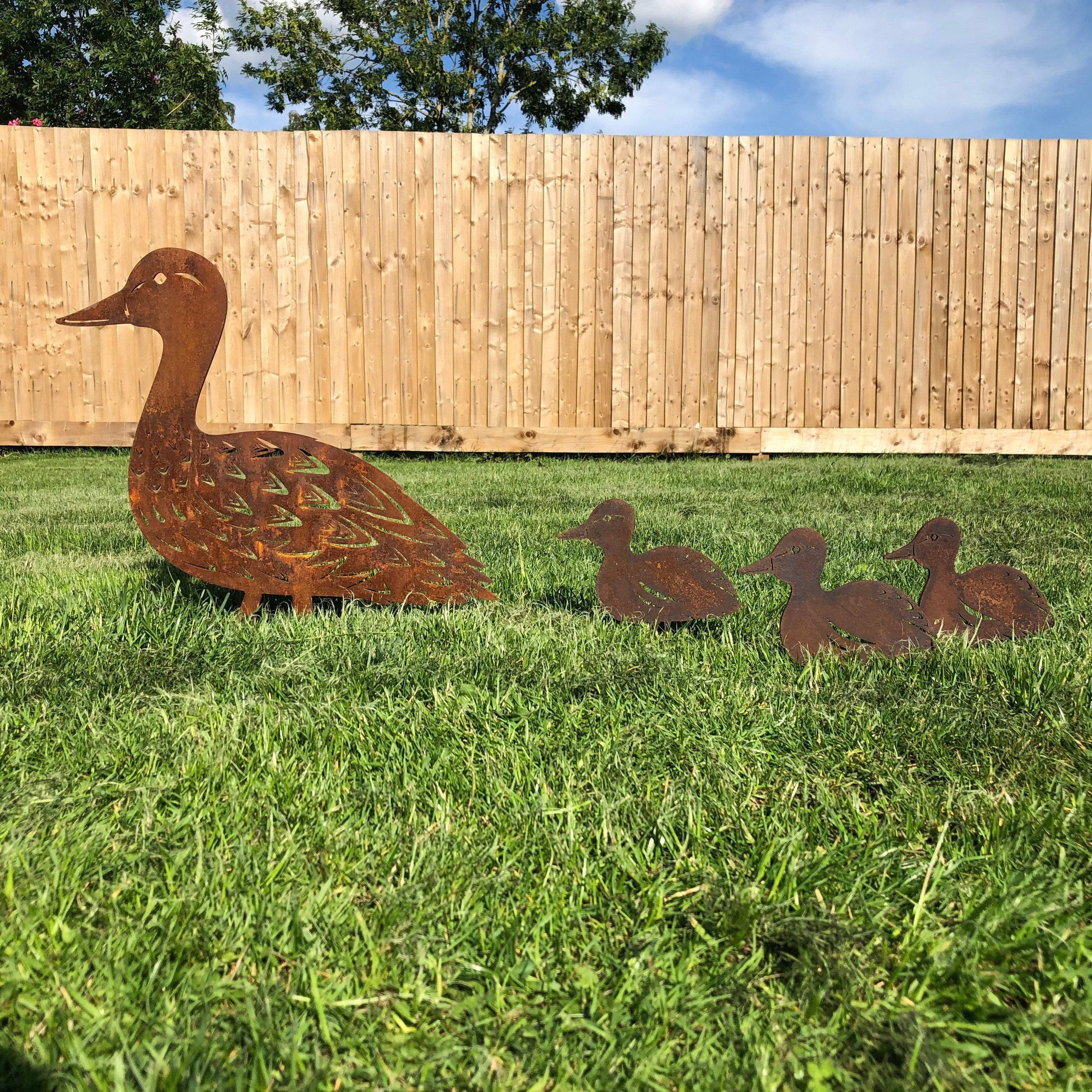 Rusty Metal Duck Set Garden Decoration
