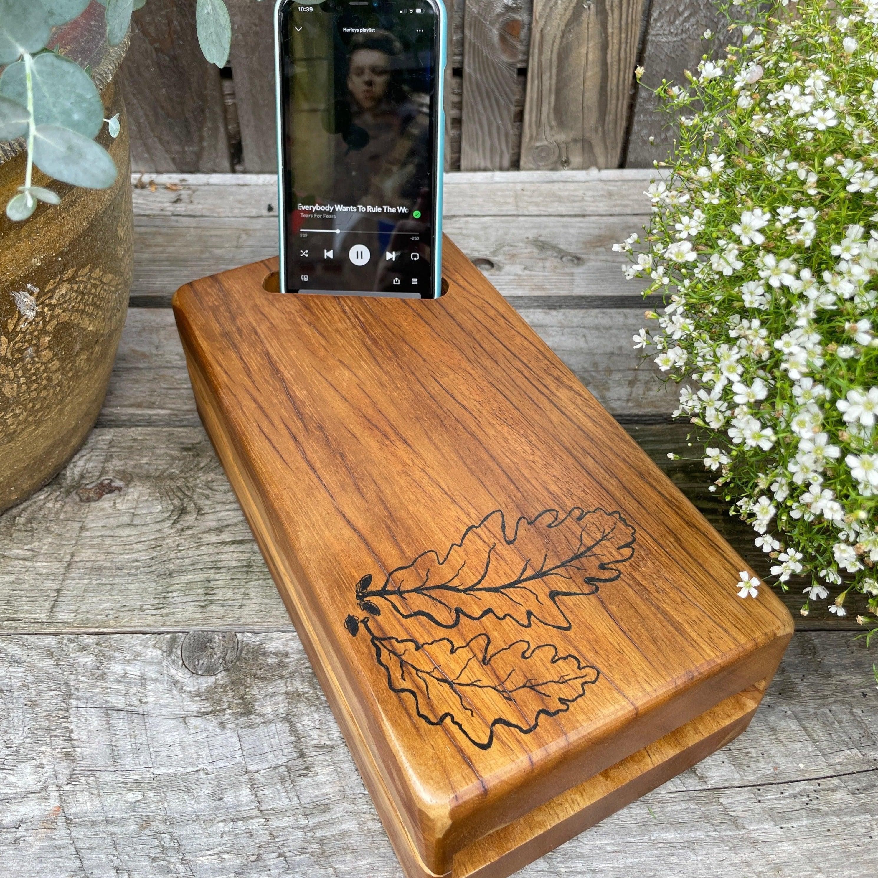 Oak Leaf Laid Back Acoustic Speaker for Smart Phones