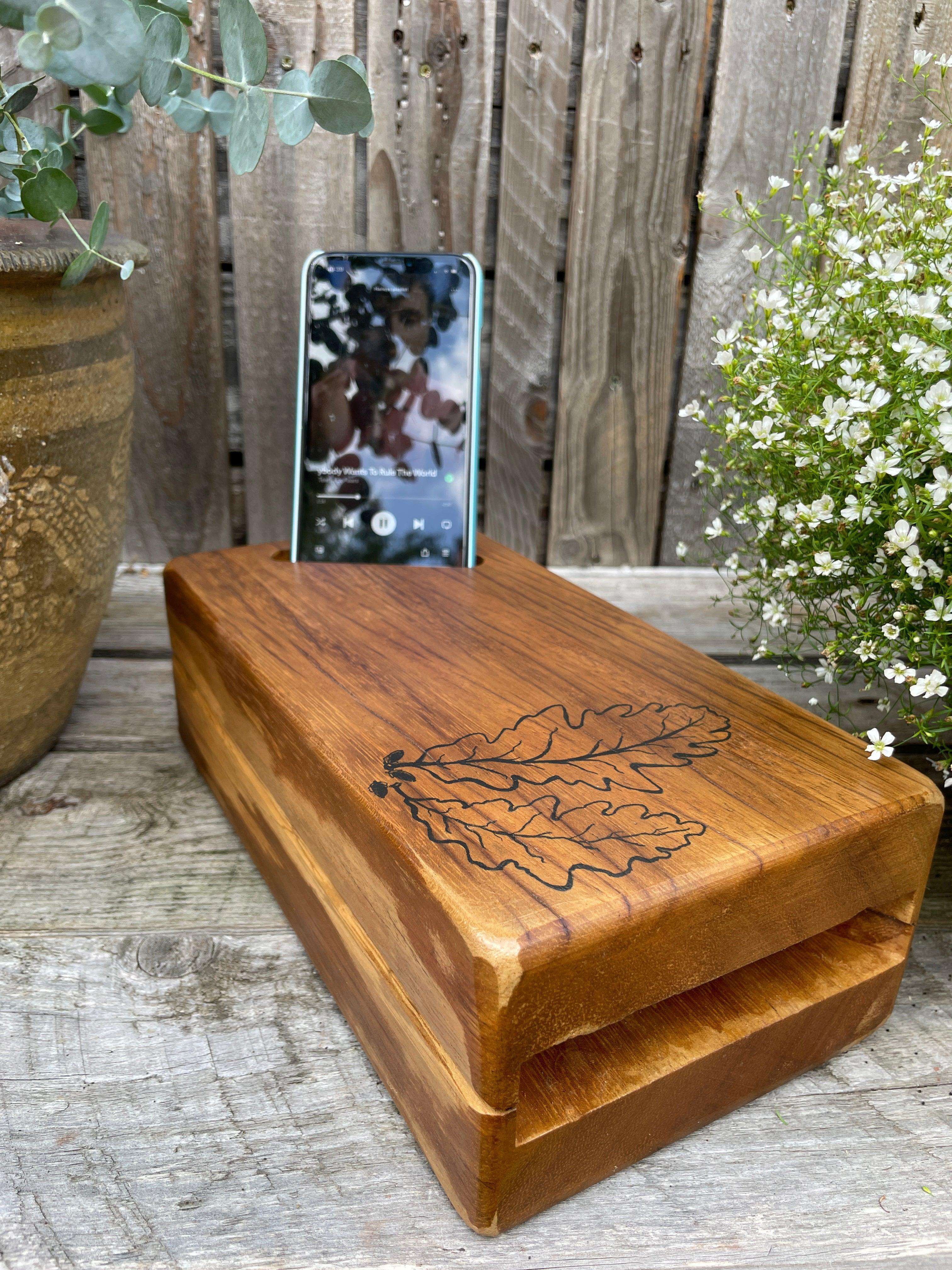 Oak Leaf Laid Back Acoustic Speaker for Smart Phones