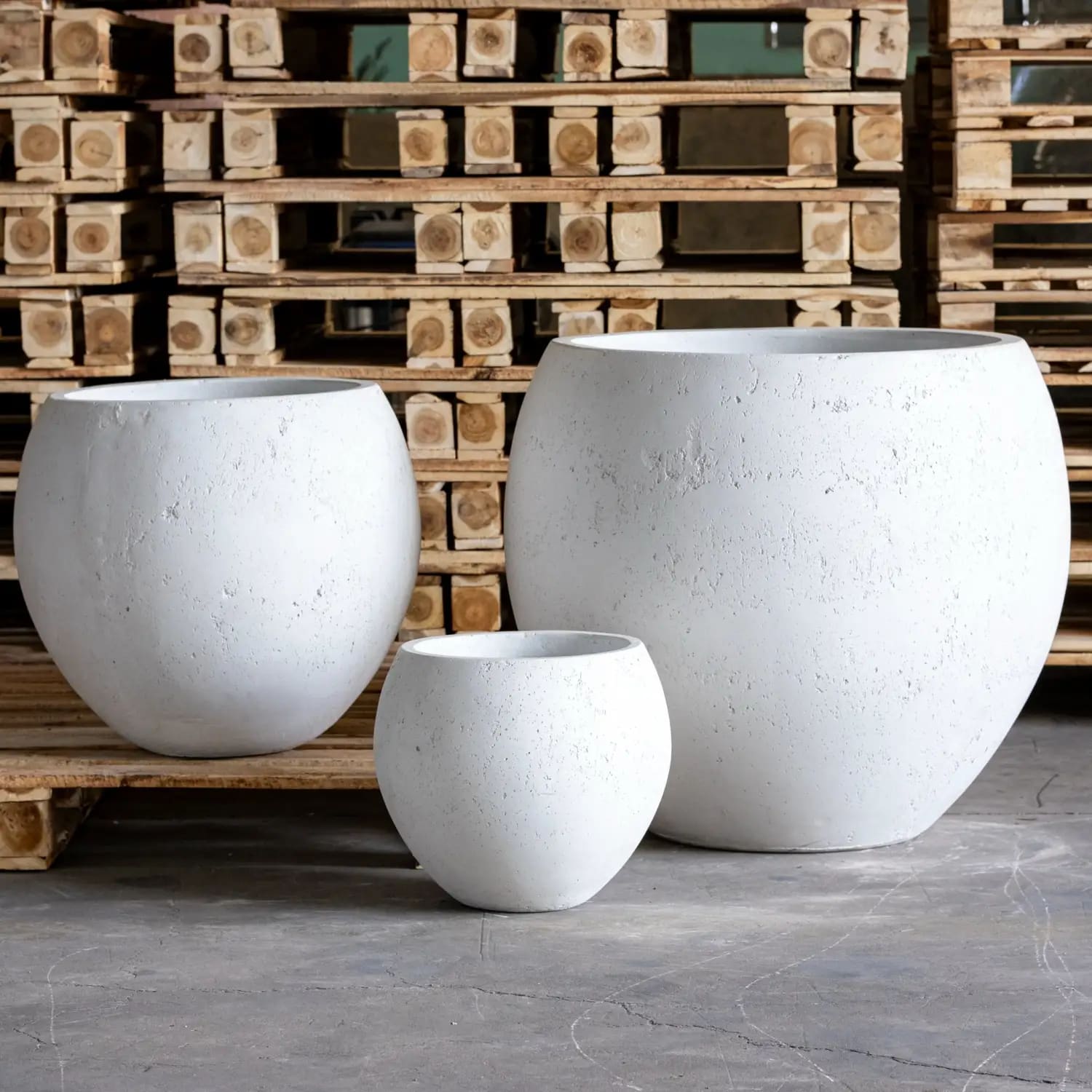 Orbello | White Mist – 35cm Medium Concrete Sphere Planter – 25L Round Plant Pot