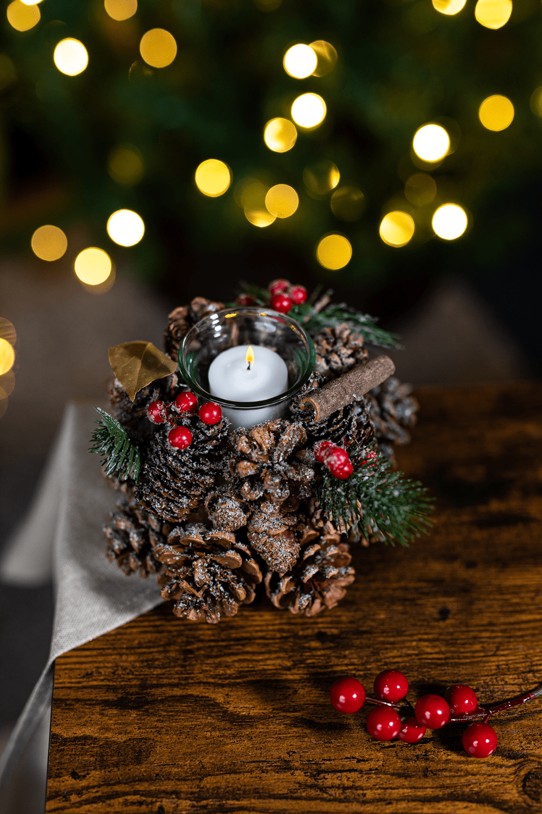 Christmas Pinecones Single Tea Light Candle Holder Decoration