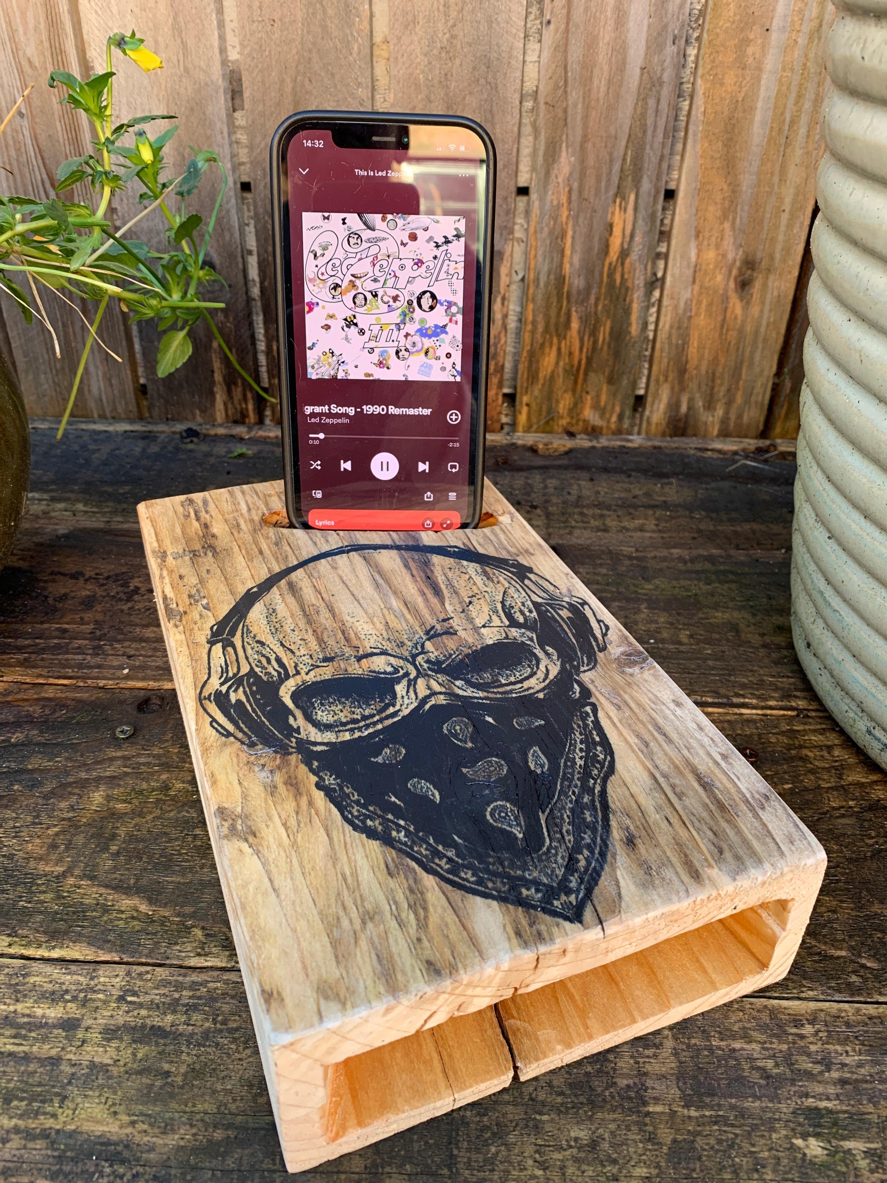 Skull Spruce Acoustic Speaker for Smart Phones