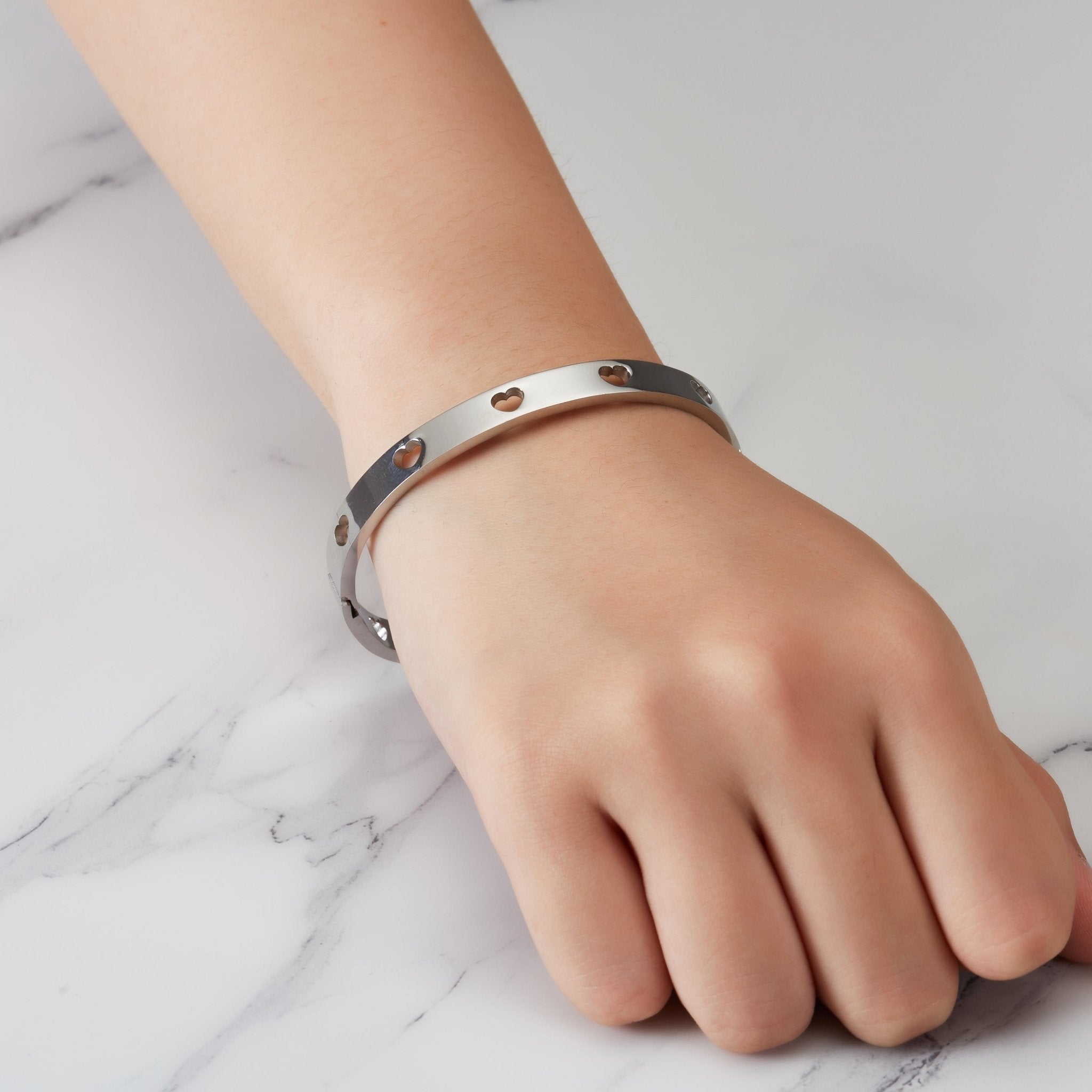 Stainless Steel Heart Bangle (7 Inch)