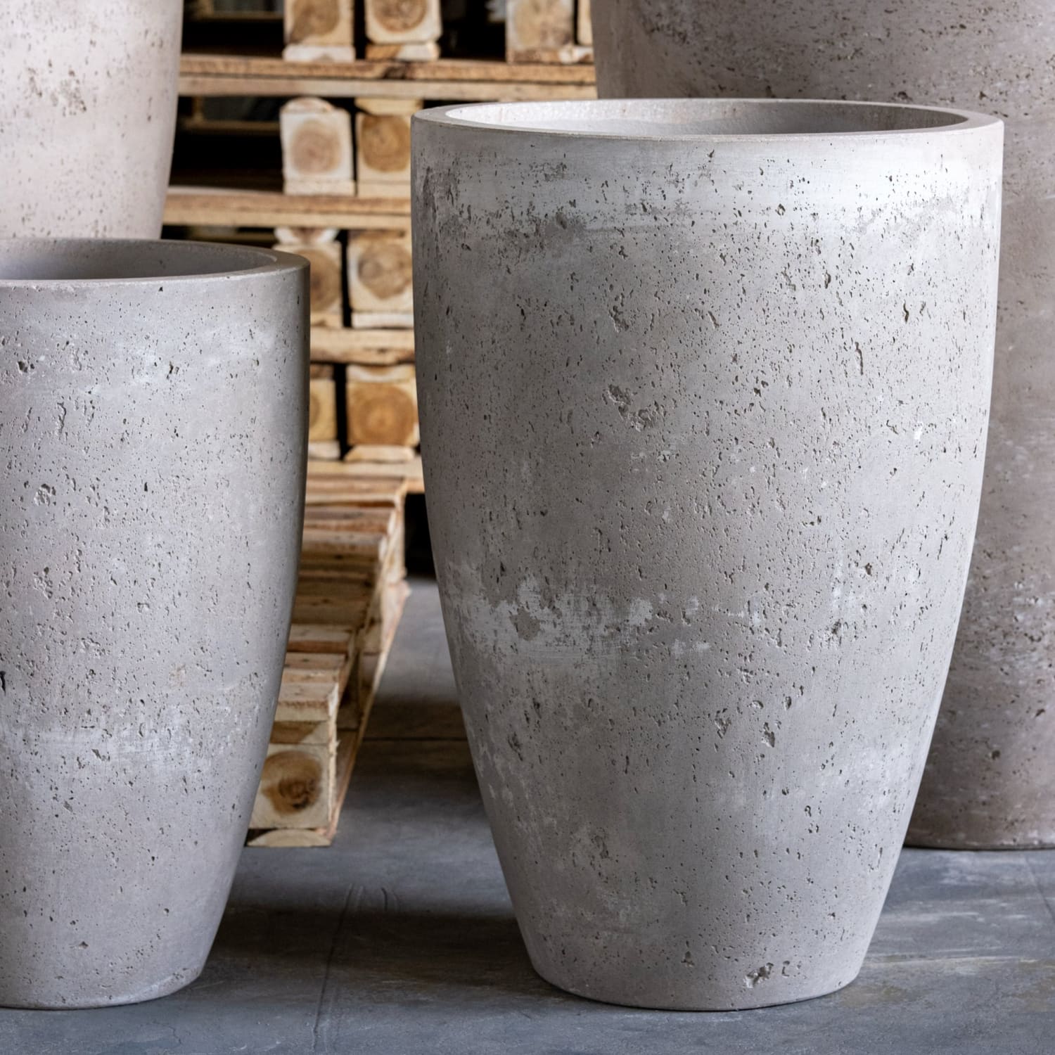 Vessara | Truffle – 40cm Tall Concrete Planter – 15L Vase-Shaped Plant Pot
